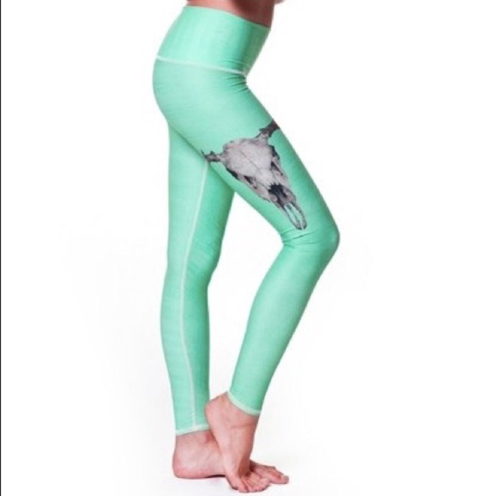 PRICE DROP Sold-out Teeki Deer Medicine leggings😻